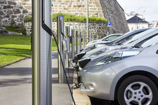 Tips for Facilities Managers Adding Electric Vehicles to Their Campus