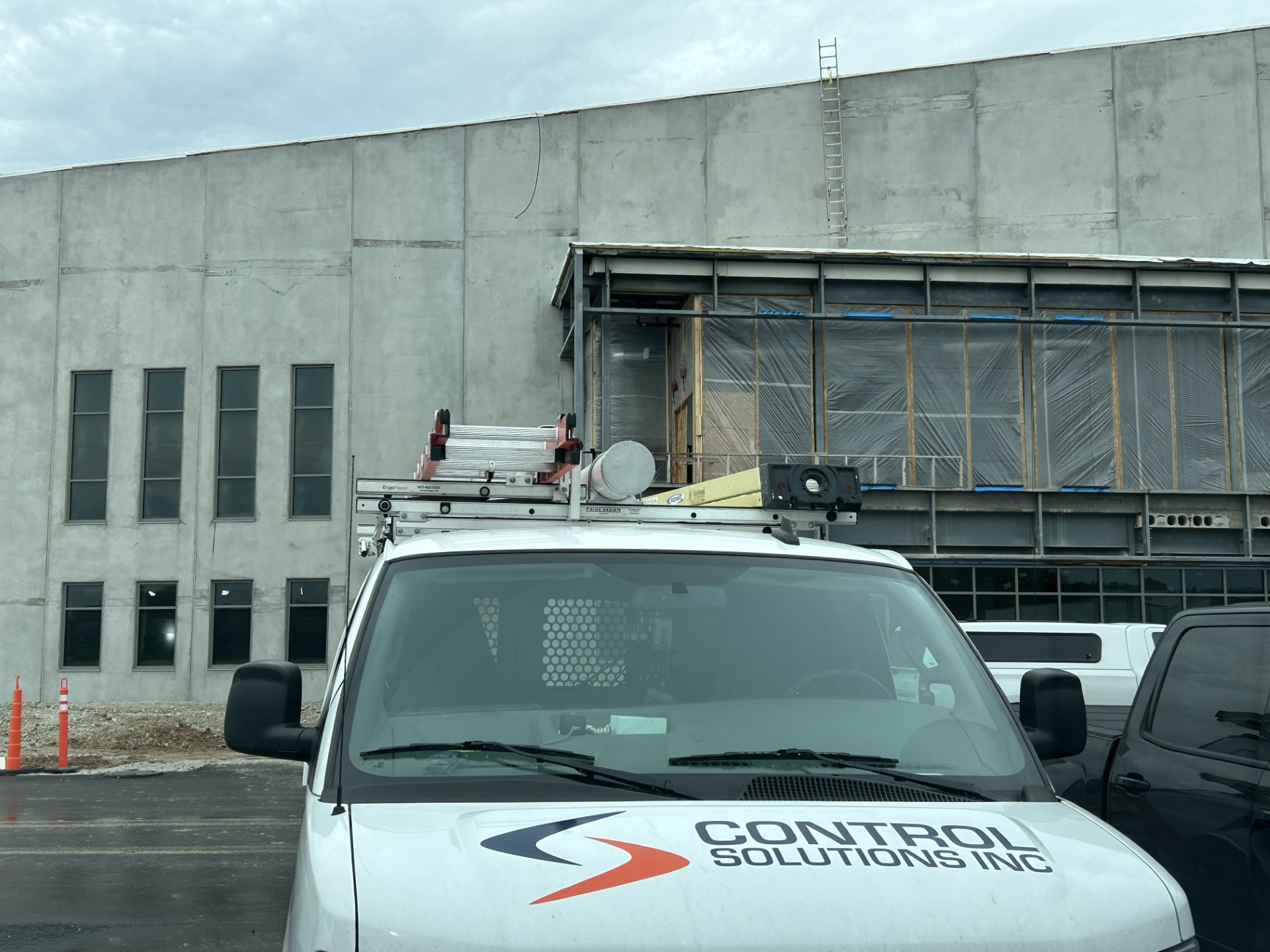 Control Solutions utility van sitting outside of a building. This represents our emergency service department.